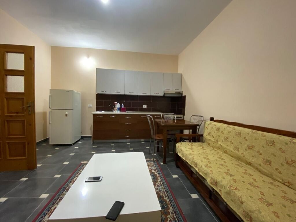 Jepet Shtepi me Qira 1+1, e mobiliuar ne zonen e Porcelanit Rruga Sadik Petrela,Tirane