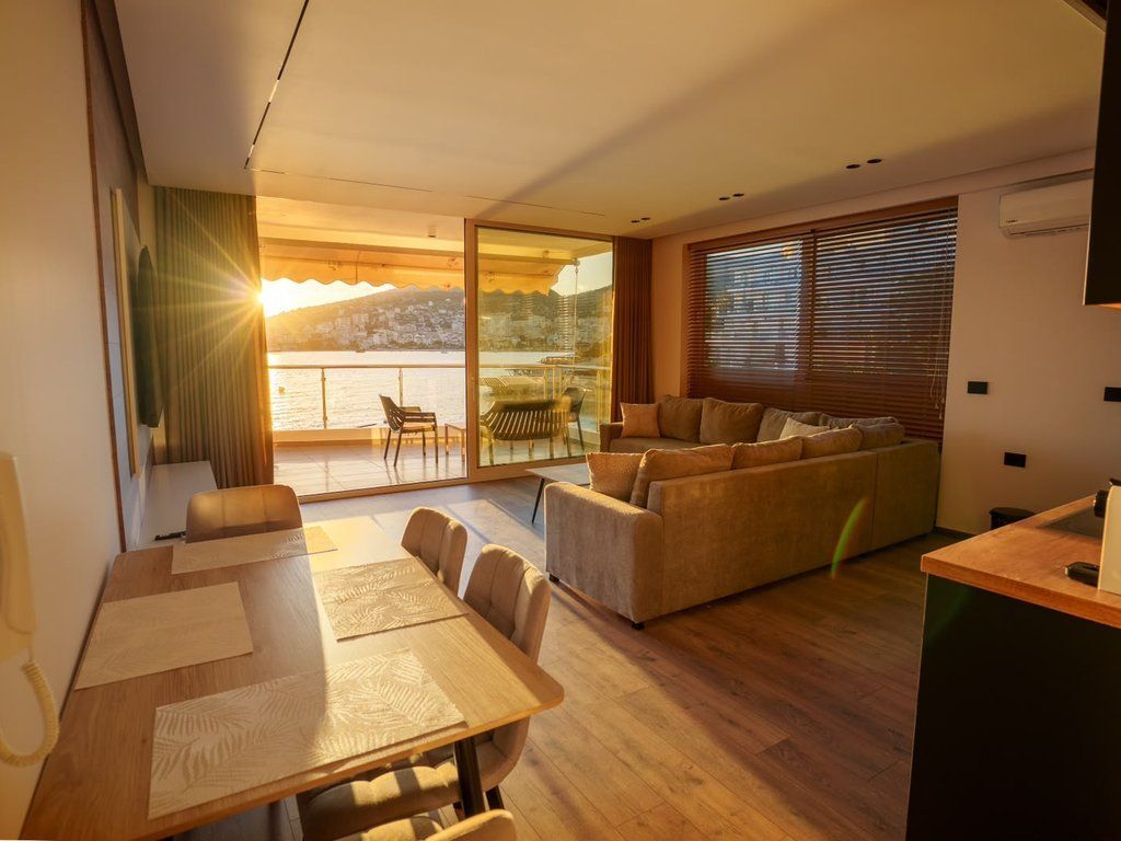 SARANDA, EXCLUSIVELY SELLING 1+1 APARTMENT ON THE SEA