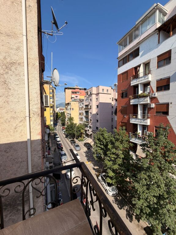 Apartament me qera 1+1