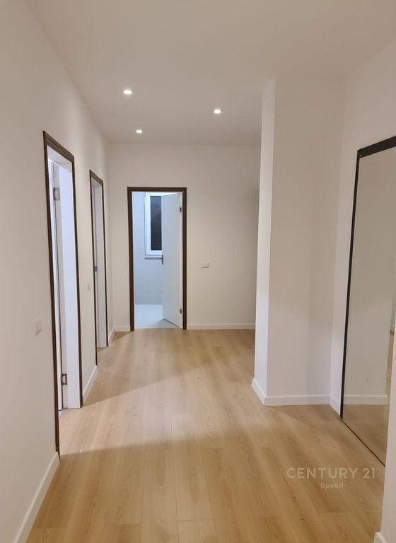 Jepet me Qira Apartament 2+1+2 në Yzberisht!