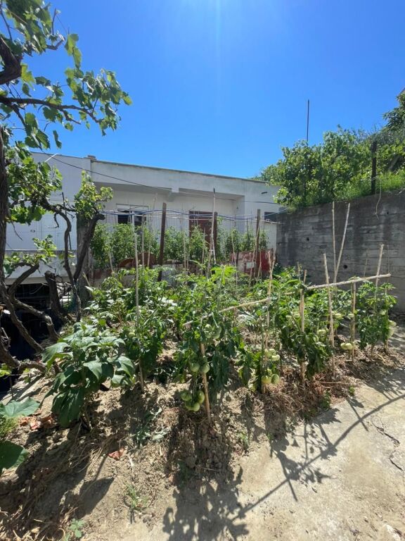 Vilë dy kateshe për Shitje në Durrës, ish fabrika e tullave