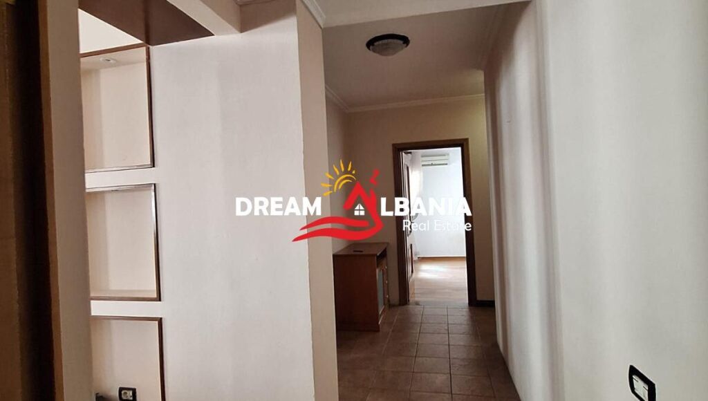 Jepet Apartament 3+1+2 me qera afer rrethrrotullimit te Komuna Parisit, Tirane (ID 4231500)