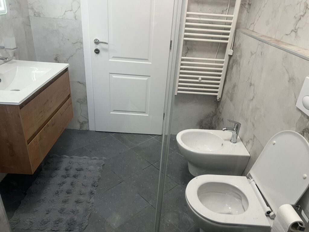 🏡 Shitet 2+1 + ballkon + garderobë në Don Bosko, Rruga Egnatia. 💶245.000 euro