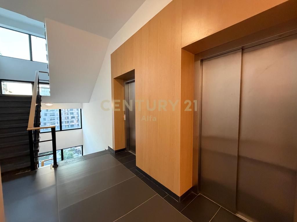 JEPET PËR QIRA AMBIENT BOSH 57m² - TEK SQUARE 21