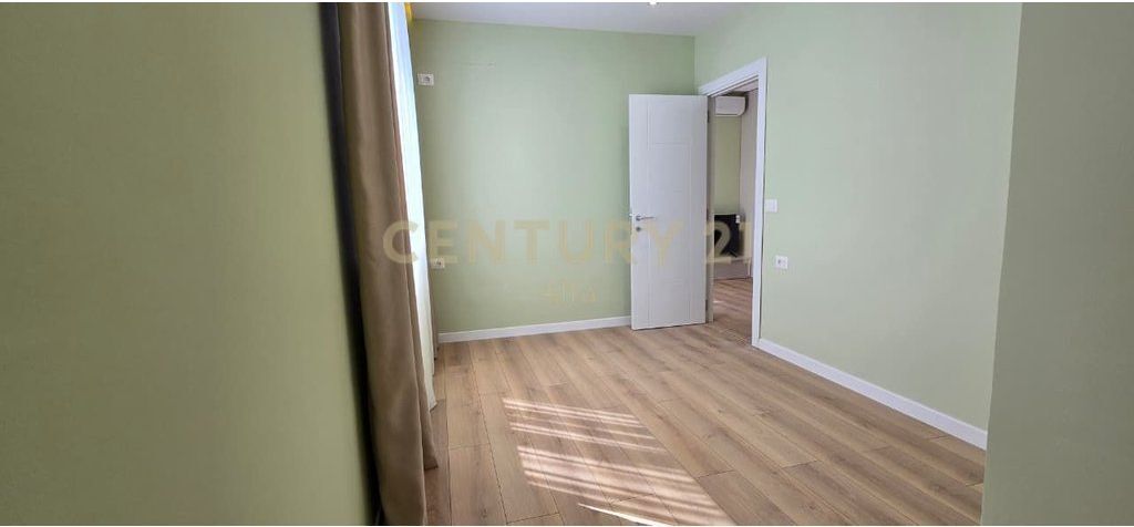 Shitet Apartament 2+1 tek Myslym Shyri