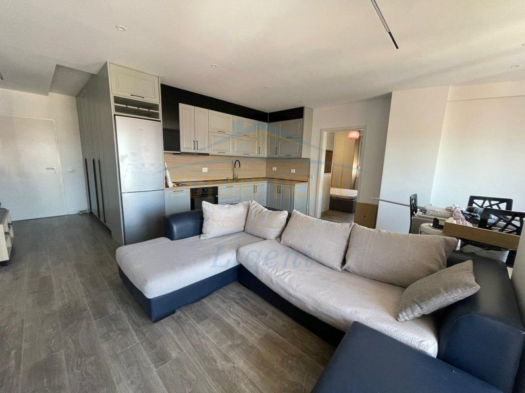 Qera, Apartament 2+1, Ish Parku i Autobuzave, Tirane. 800 €