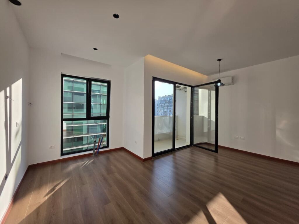 Jepet zyre me qira  1+1