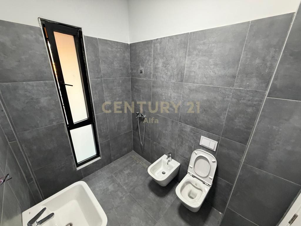 JEPET PËR QIRA AMBIENT BOSH 57m² - TEK SQUARE 21
