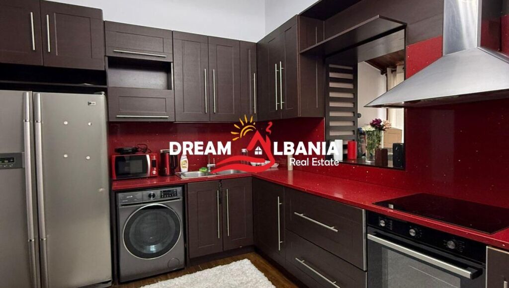 Jepet Apartament 2+1+2 me Tarrace me qera  Kryqezimi i Rruges se Dibres me Rrugen e Barrikadave  (ID 42215591)