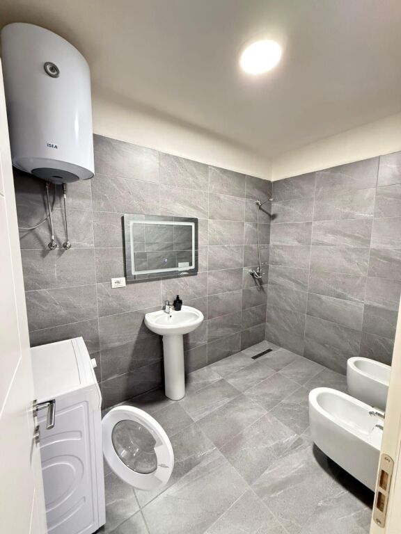Jepet Me Qera Apartament 1+1+1 Ballkon