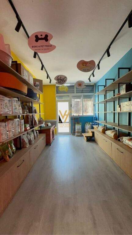 BUSINESS PREMISES FOR RENT 20 M2 AT FORMER EXHIBITION 20,000 LEKE