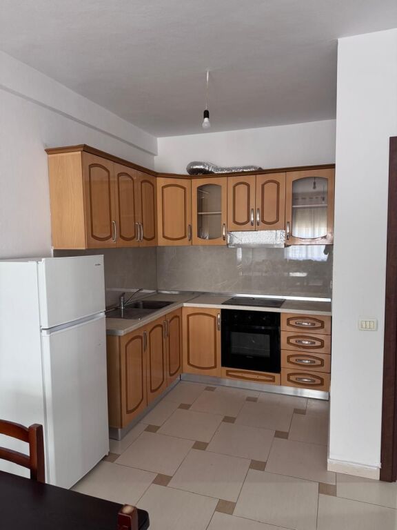 ✅ Jepet me Qera Apartament 2+1 në Yzberisht, 📍 Pranë Spitalit Amerikan 3, afër KMY