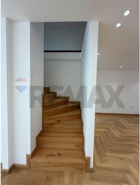Ambient Duplex me qira te Kompleksi Delijorgji
