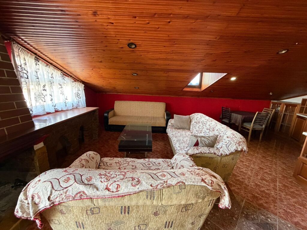 JEPET ME QIRA – APARTAMENT 1+1, KINOSTUDIO