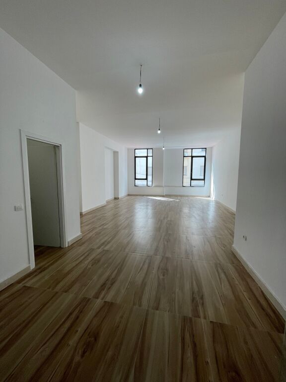 Jepen me Qira 2 Ambiente Biznesi – 📍Donika Center, Qendër, Tiranë