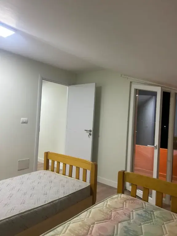 Tirane, jepet me qera tek UET nga Pronari, pa-komision apartament 2+1+2 Ballkone Kati 3, 106 m² 450 € (Vasil Nathanaili Porcelan)
