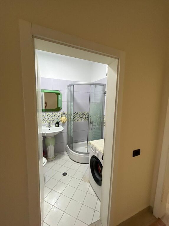 Jepet me qera 2+1 mobiluar ashensor kopshti botanik 500 eu