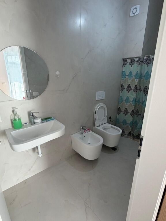Jepet me qera apartament 2+1+2 për vetëm 50 000 lekë