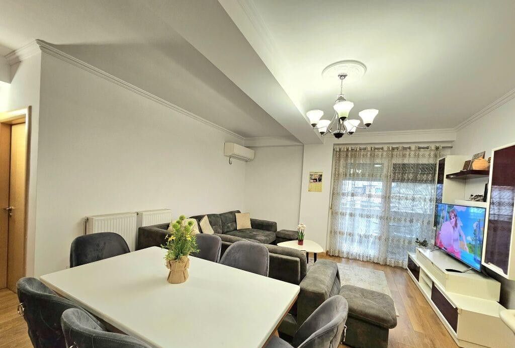 🏢Kopshti Botanik jepet me qera apartament 2+1+garazhd,i mobiluar.700Euro    