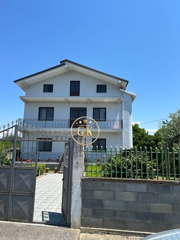 🏢✨ SHITET VILE 3 KATËSHE NË ZONËN E SHIJAKUT ✨🏢