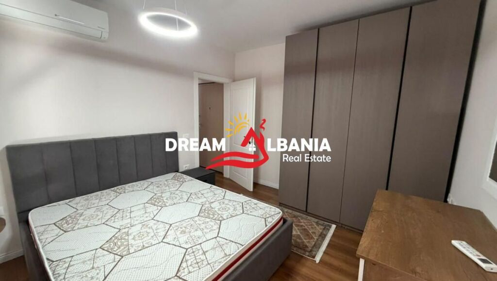 Jepet apartament 2+1 me qera tek Rruga e Barrikadave prane Bustit Vojo Kushi,  (ID 42215590)
