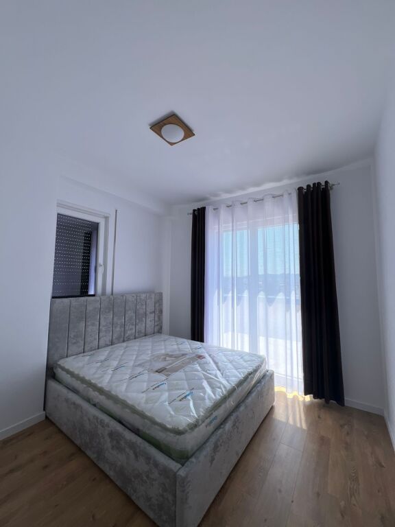JEPET ME QIRA APARTAMENT 2+1 ME VERANDË – PASKUQAN