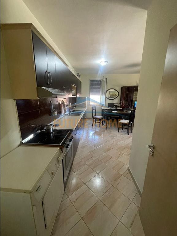 SHITET APARTAMENT 2+1 PRANE SPITALIT AMERIKAN 3