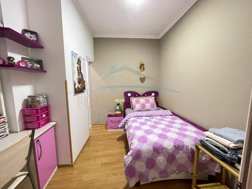 Shitet, Apartament 3+1+2, Fresk. AL68612