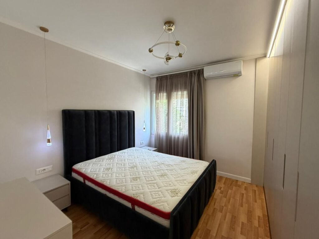 🏡 Jepet me qira apartament 2+1+2 tek Qendra Kristal 💶 Çmimi: 900€ / muaj