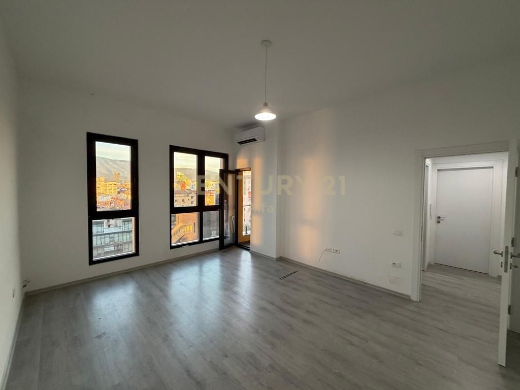 JEPET PËR QIRA AMBIENT BOSH 57m² - TEK SQUARE 21