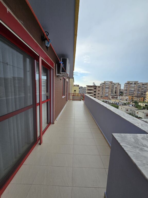 Apartment 2+1+2 and balcony for sale in Zog të Zi