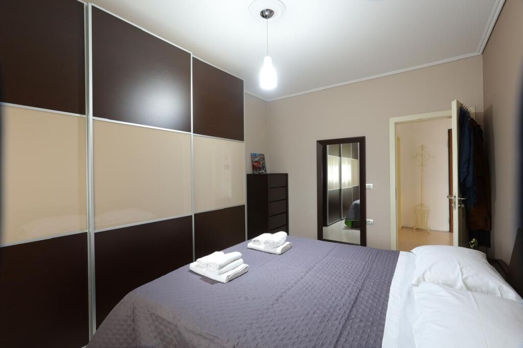 Shitet apartament  2+1+2prane tregut elektrike