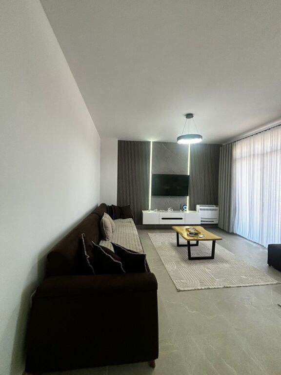 🔑 Jepet me Qira Apartament 1+1 – Jordan Misja📍 Pranë Stacionit të Trenit, Rruga Vjosa
