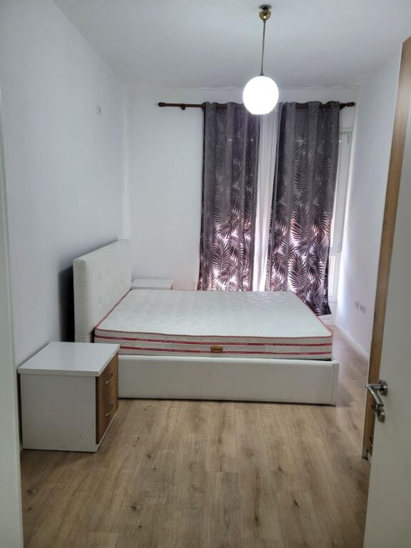 🏢In the 5 Maj area, Kompleksi Inerti offers for rent a 1+1 apartment, furnished. 40,000 Leke    