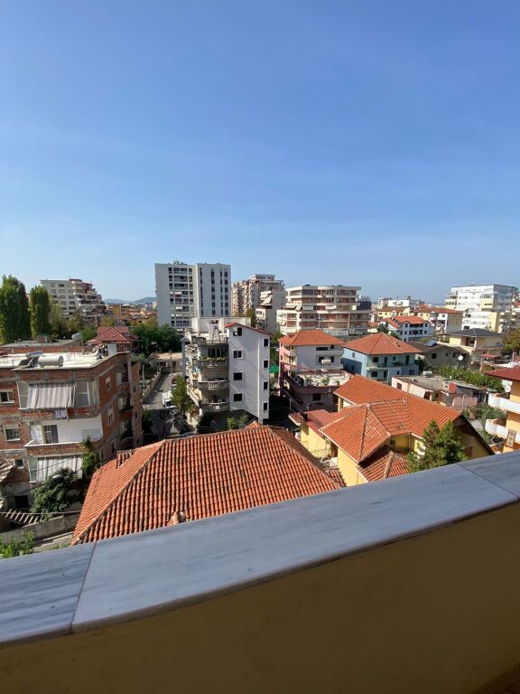 Jepet me qera 2+1 mobiluar Don bosko 550 eu