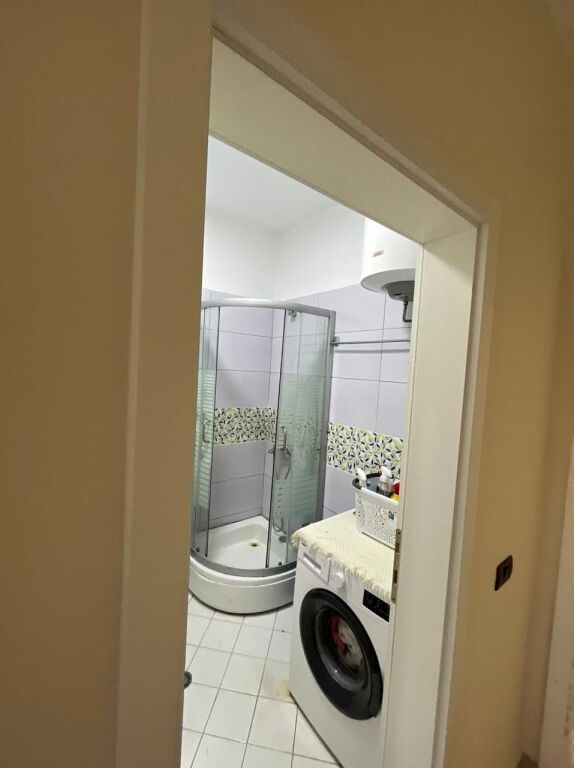 Jepet me qera 2+1 mobiluar ashensor kopshti botanik 500 eu
