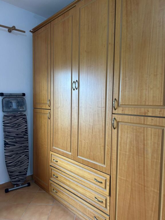 Jepet me qera apartament 1+1 në Astir për vetëm 35 000 lekë