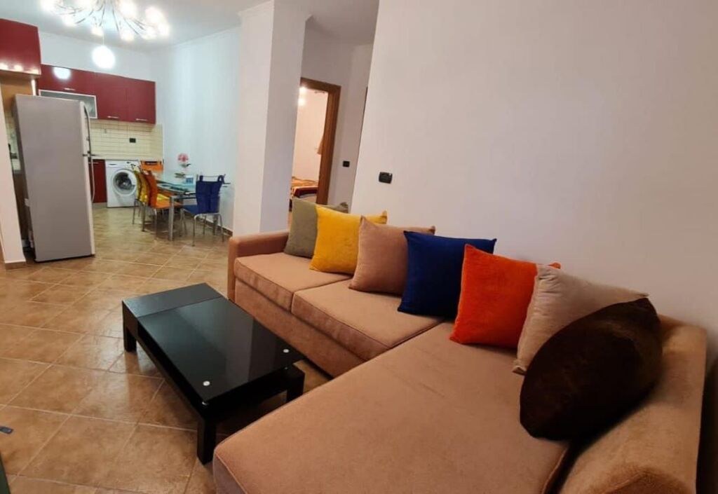 VENDESI APPARTAMENTO 2+1+ GARAGE, PISHAT E BUTA, GOLEM