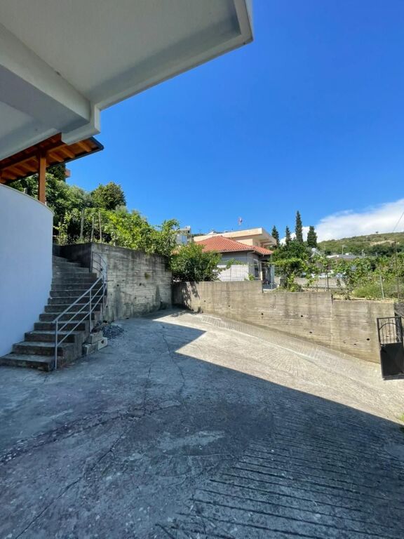 Vilë dy kateshe për Shitje në Durrës, ish fabrika e tullave