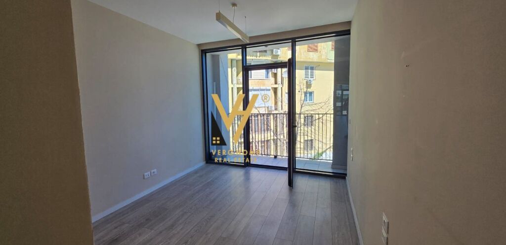 UFFICIO 102 M2 IN AFFITTO A LAKE VIEW 1.500 EURO