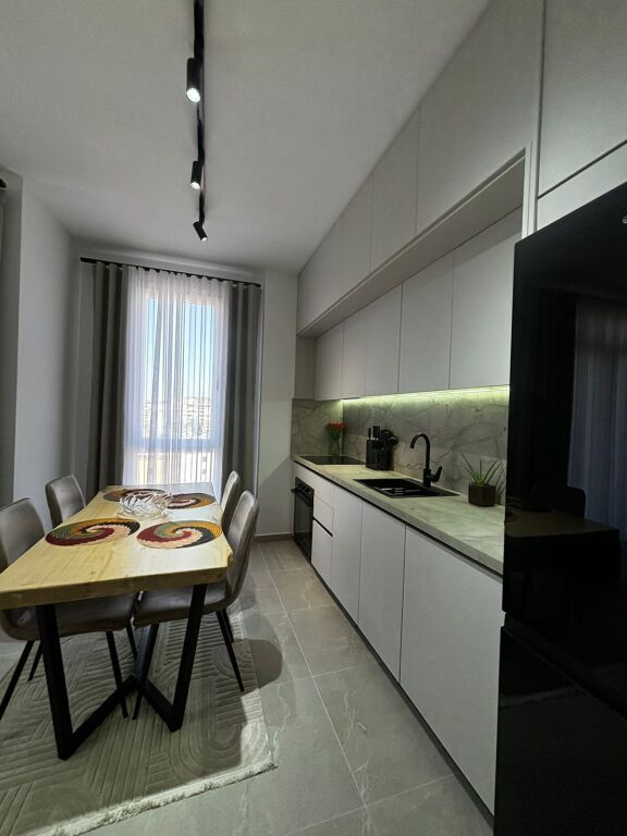 🔑 Jepet me Qira Apartament 1+1 – Jordan Misja📍 Pranë Stacionit të Trenit, Rruga Vjosa