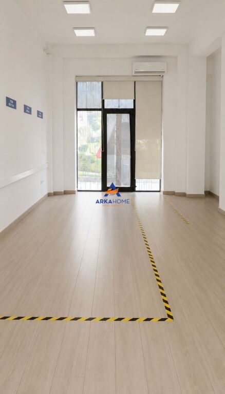 JEPET DYQAN ME QERA BUZE RRUGE 90.7M2 "TE KOMUNA E PARISIT" 1530 EURO