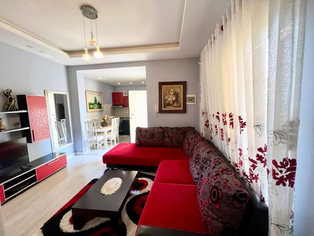 Apartament 1+1 me qera perballe Ekonomikut tek Ana Market