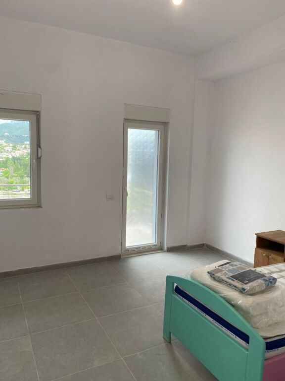 Jepet me qira apartamet 2+1 në Farkë