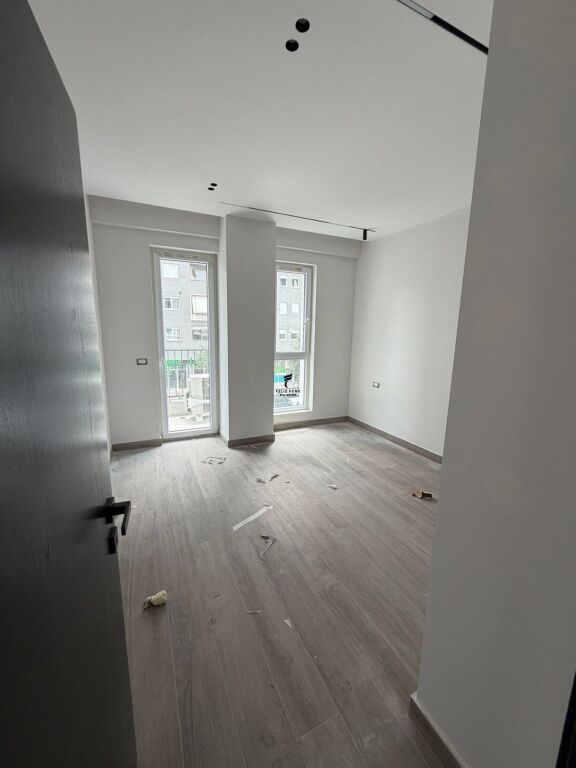 OFFICE FOR RENT 95 M2 PARIS COMMUNE 120,000 LEKE FH-80107