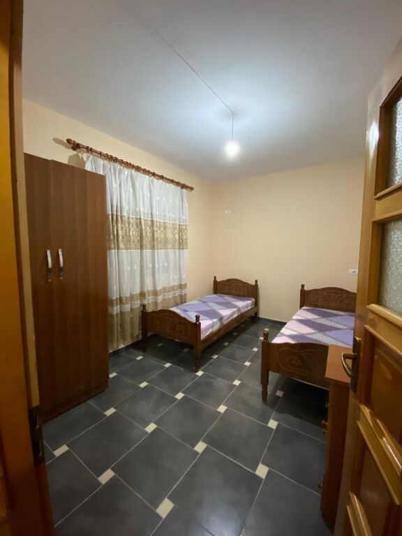 Jepet Shtepi me Qira 1+1, e mobiliuar ne zonen e Porcelanit Rruga Sadik Petrela,Tirane