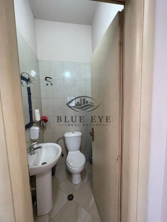 Ambjent biznesi me qira prane pallatit te sportit Durrës!