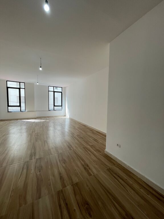 Jepen me Qira 2 Ambiente Biznesi – 📍Donika Center, Qendër, Tiranë
