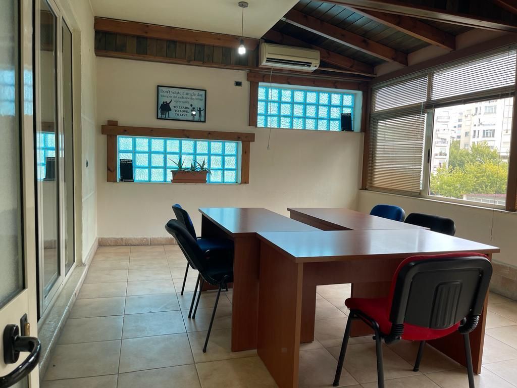 ● Me Qera: ZYRË 197 m² me 2 🚾📍DON BOSKO (Përballe Kishës Katolike) ⛪️ Kati 2, Ndarë në 7 Ambiente Pune + Depo | Çmimi: 850€ NETO/Muaj 🔥