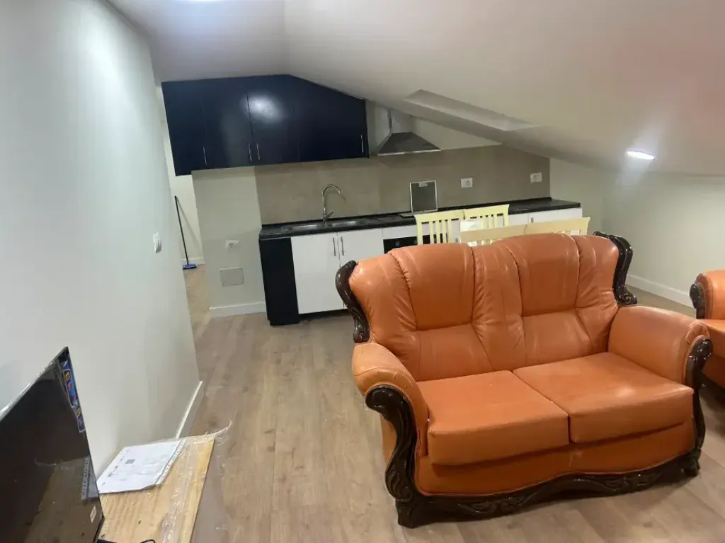 Tirane, jepet me qera tek UET nga Pronari, pa-komision apartament 2+1+2 Ballkone Kati 3, 106 m² 450 € (Vasil Nathanaili Porcelan)
